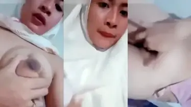 Ukhti Mukenah Bugil Binal Ngocok Memek Basah Backdrop
